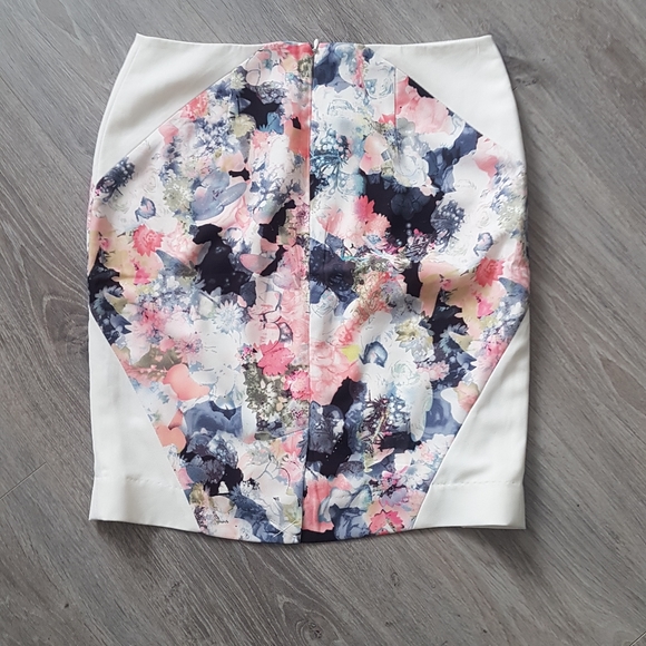 Floral skirt - Picture 2 of 5